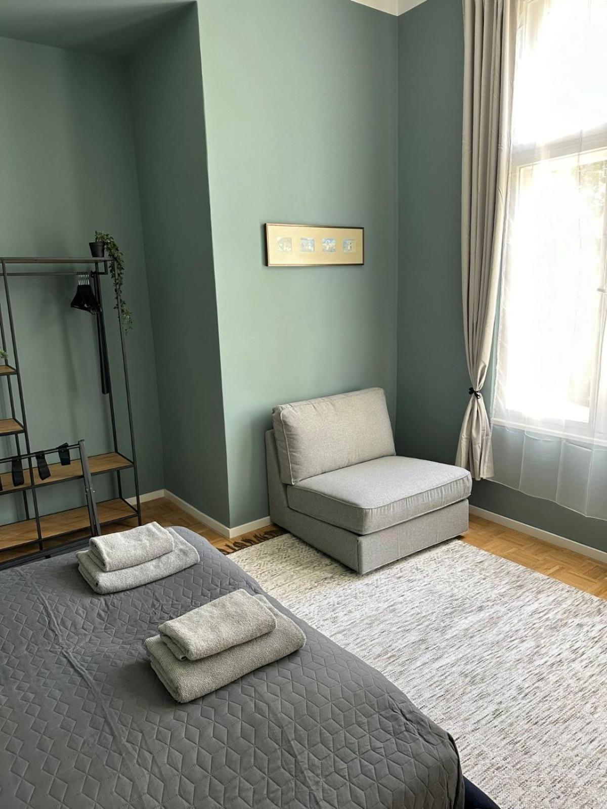 Jomi Stays, Brandenburgische Strasse 16 - Wohnen Beim Kurfuerstendamm Homestay Berlin