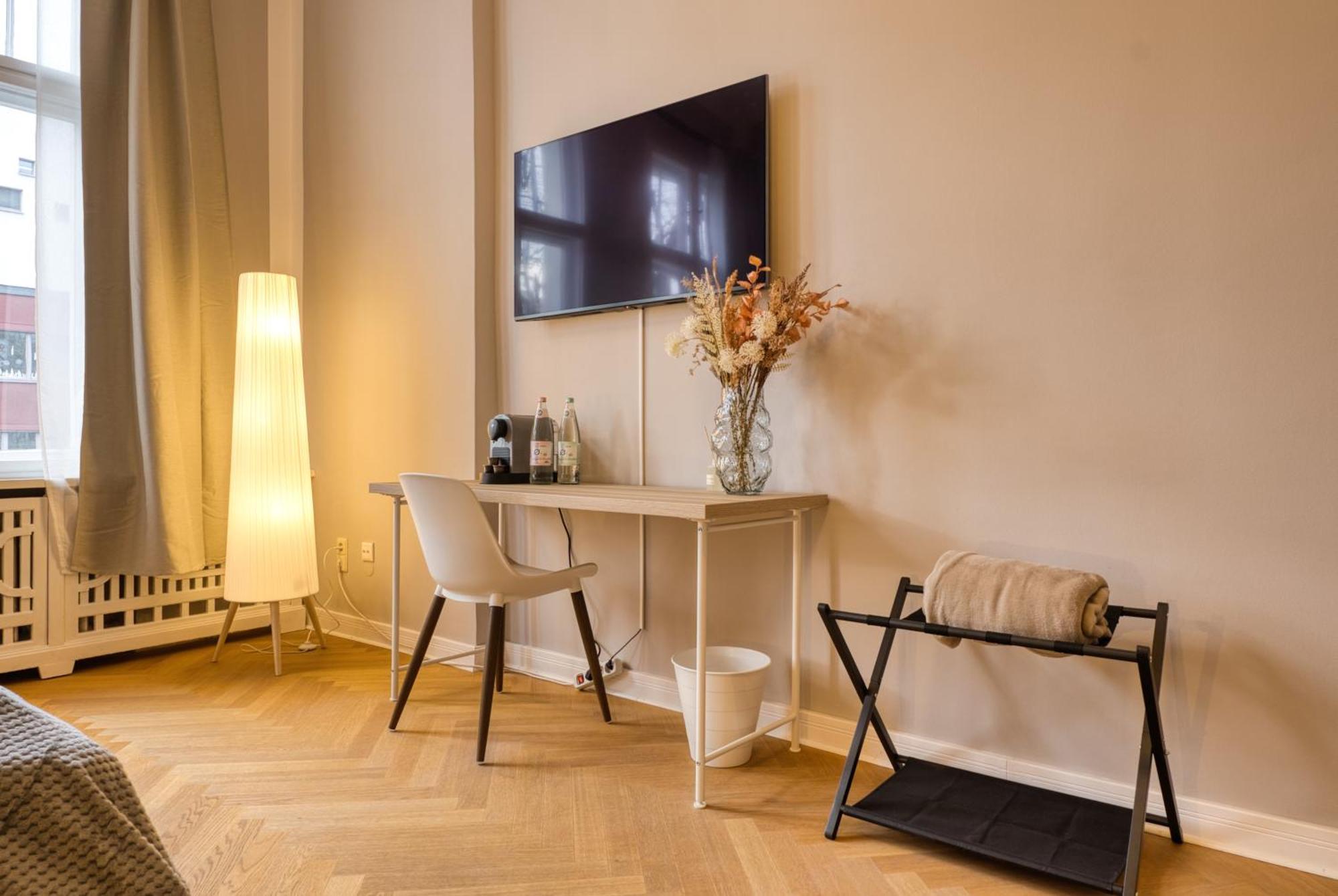 Homestay Jomi Stays, Brandenburgische Strasse 16 - Wohnen Beim Kurfuerstendamm Berlin