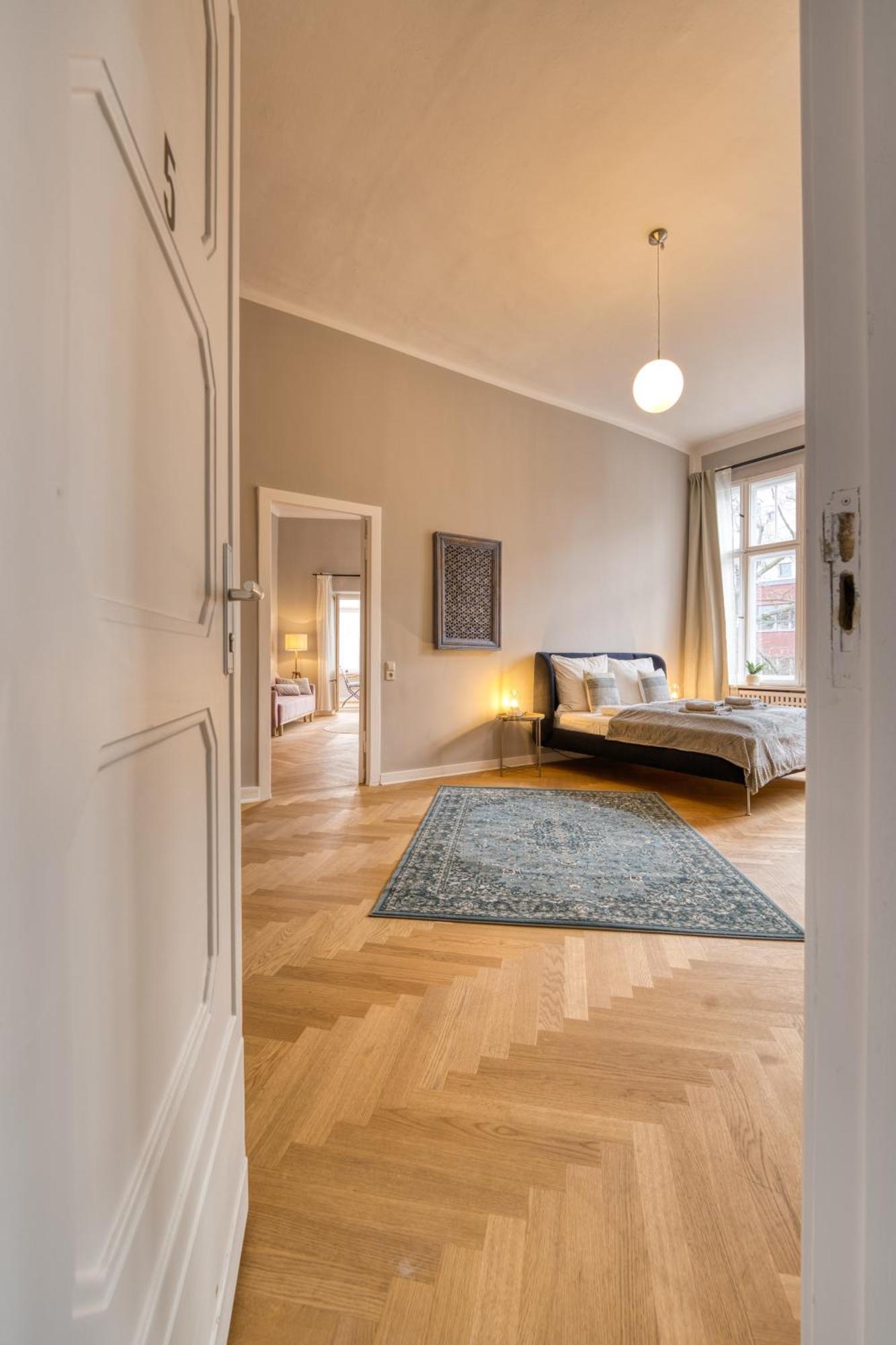 Jomi Stays, Brandenburgische Strasse 16 - Wohnen Beim Kurfuerstendamm