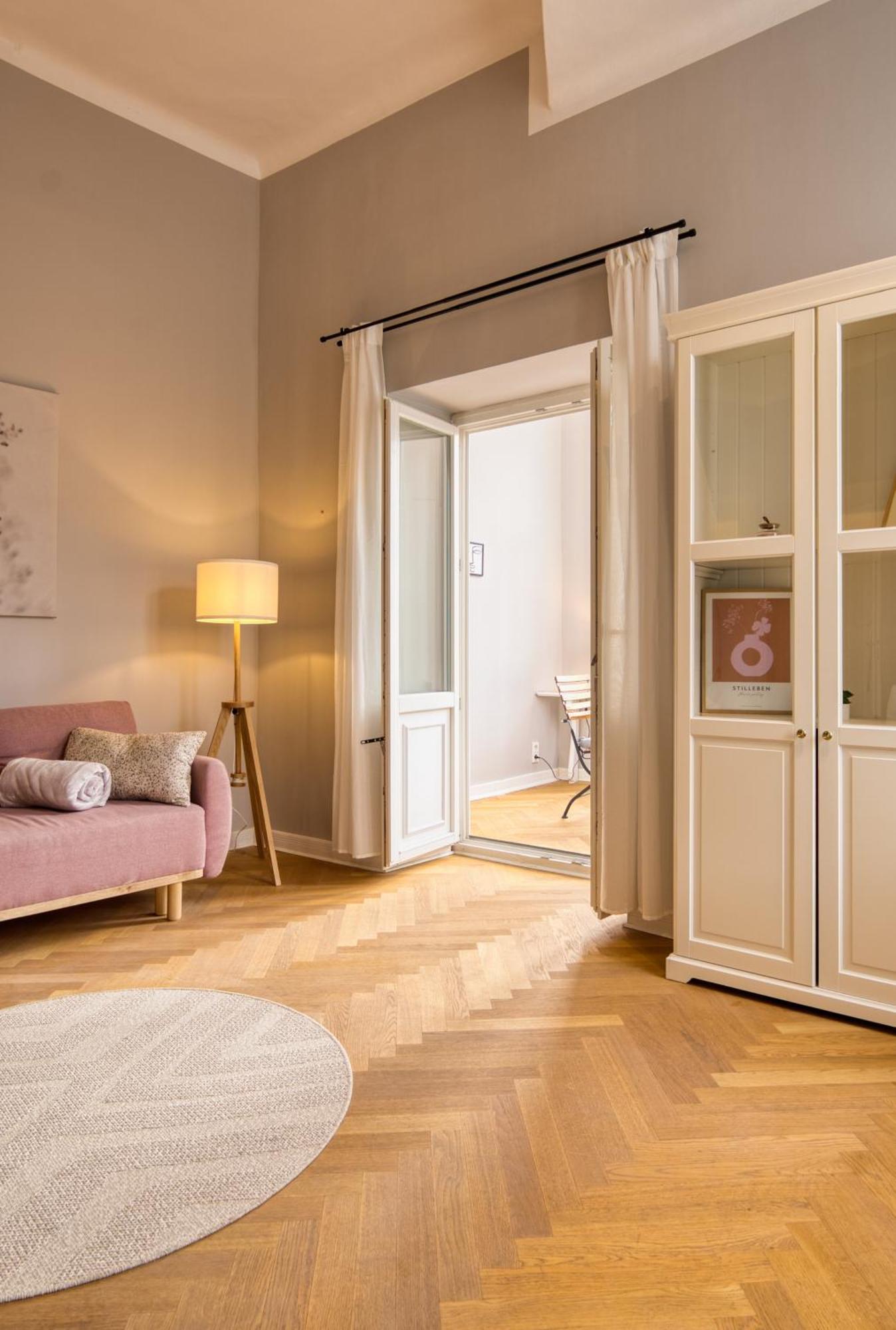 Homestay Jomi Stays, Brandenburgische Strasse 16 - Wohnen Beim Kurfuerstendamm *