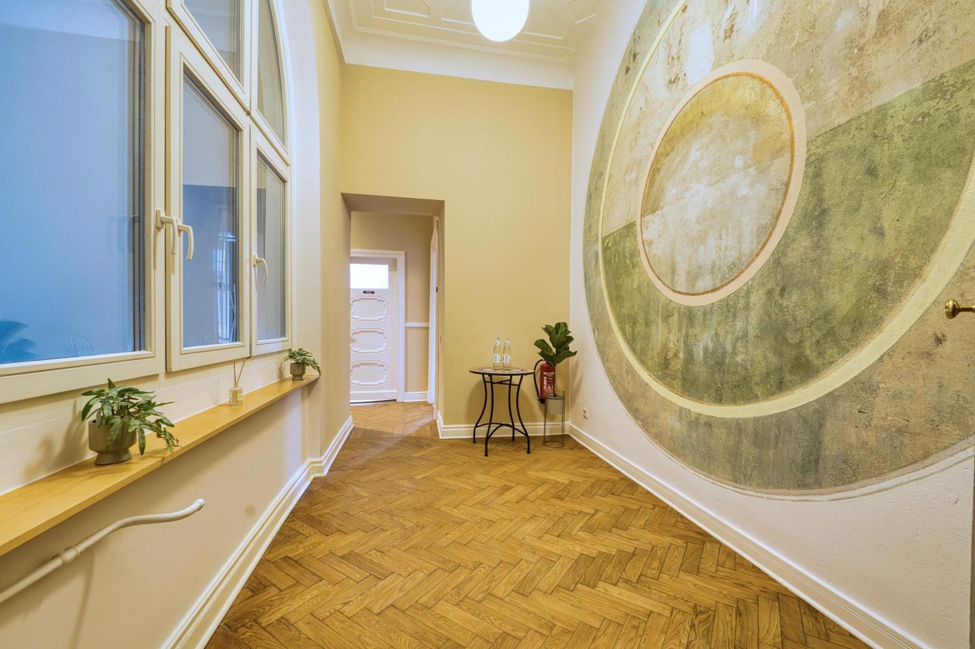 Jomi Stays, Brandenburgische Strasse 16 - Wohnen Beim Kurfuerstendamm *